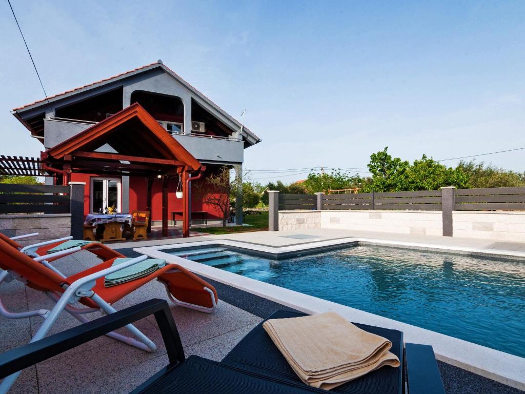 Luxurious Holiday Home in opot with Pool photo 1