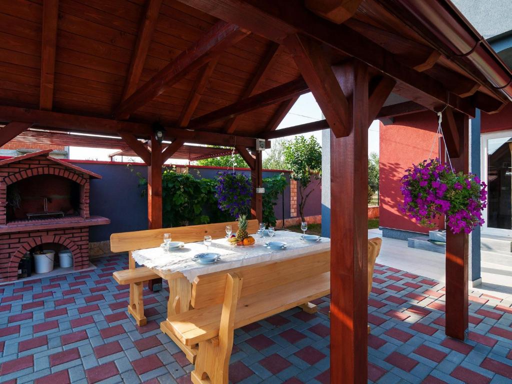Luxurious Holiday Home in opot with Pool photo 4