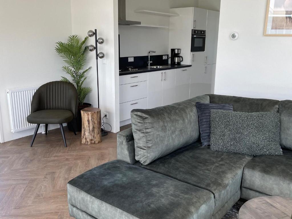 Modern chalet with a dishwasher, in a holiday park at a recreational lake photo 4