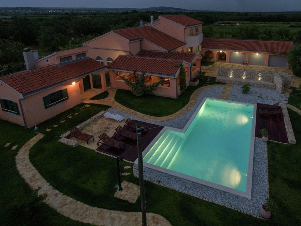Luxurious villa in Skabrnje with swimming pool photo 3
