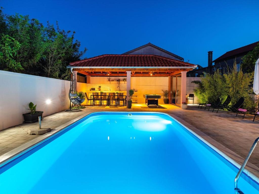 Luxurious Villa in Dalmatia near Sea photo 2