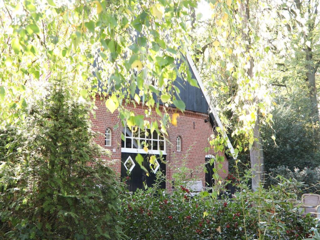 Beautiful group accommodation with hot tub and Finnish kota, located in Twente photo 2