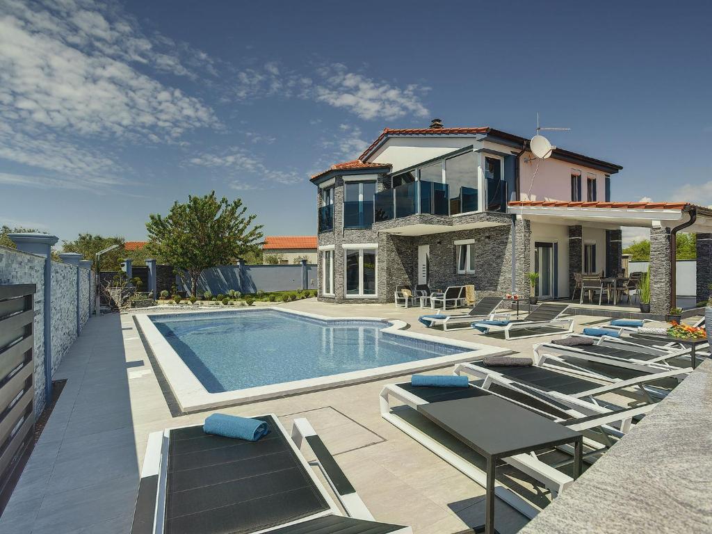 Modern villa in Fa ana with private pool photo 2
