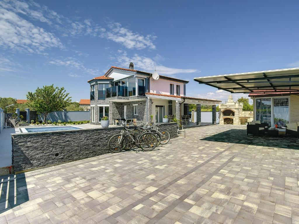 Modern villa in Fa ana with private pool photo 1
