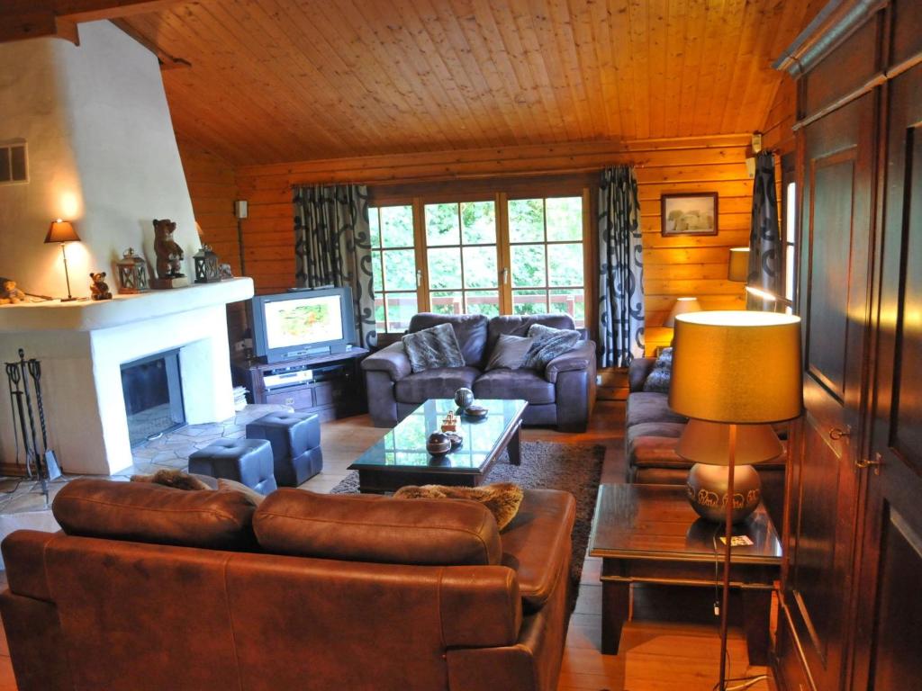 Beautiful wooden chalet with large garden and balcony, located in Barvaux photo 4