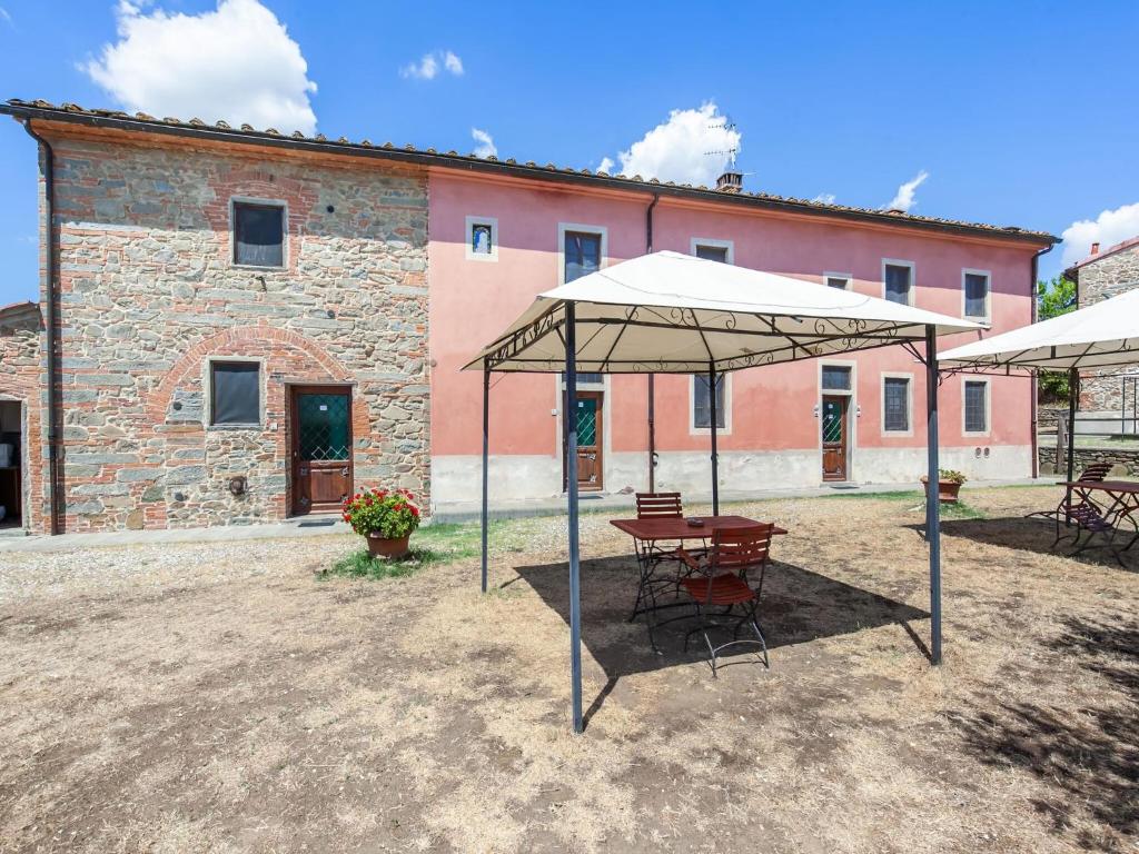 Organic Farm in Capraia e Limite with Swimming Pool photo 1