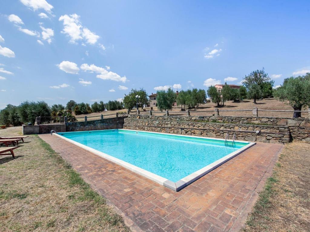 Organic Farm in Capraia e Limite with Swimming Pool