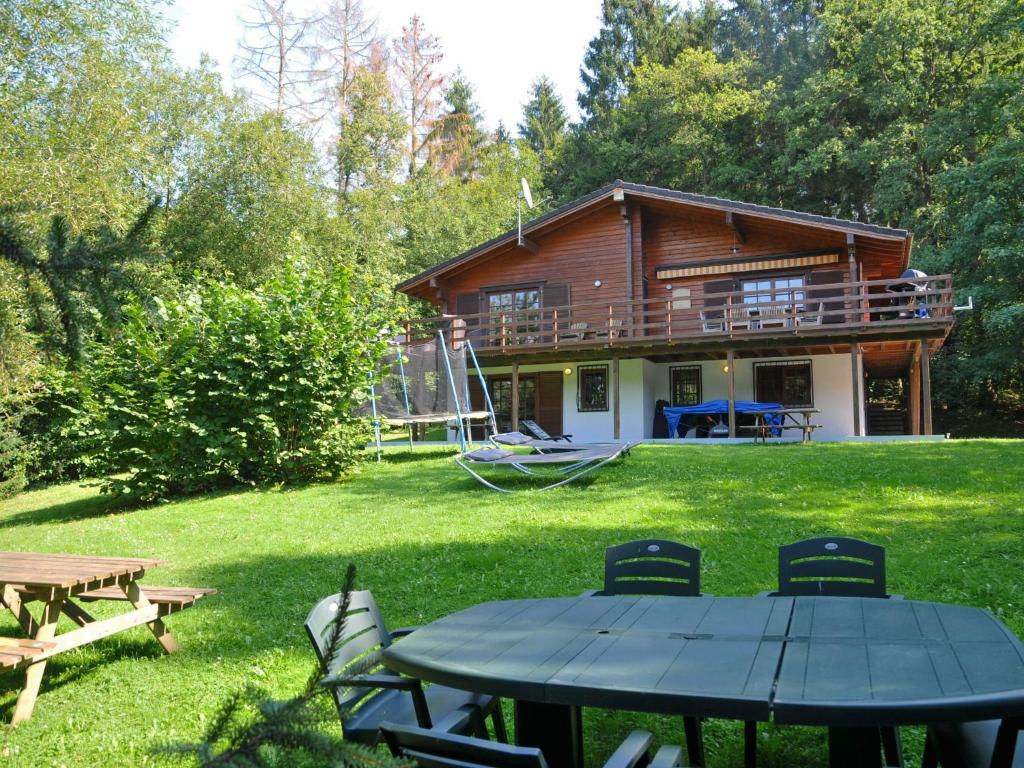 Beautiful wooden chalet with large garden and balcony, located in Barvaux photo 2