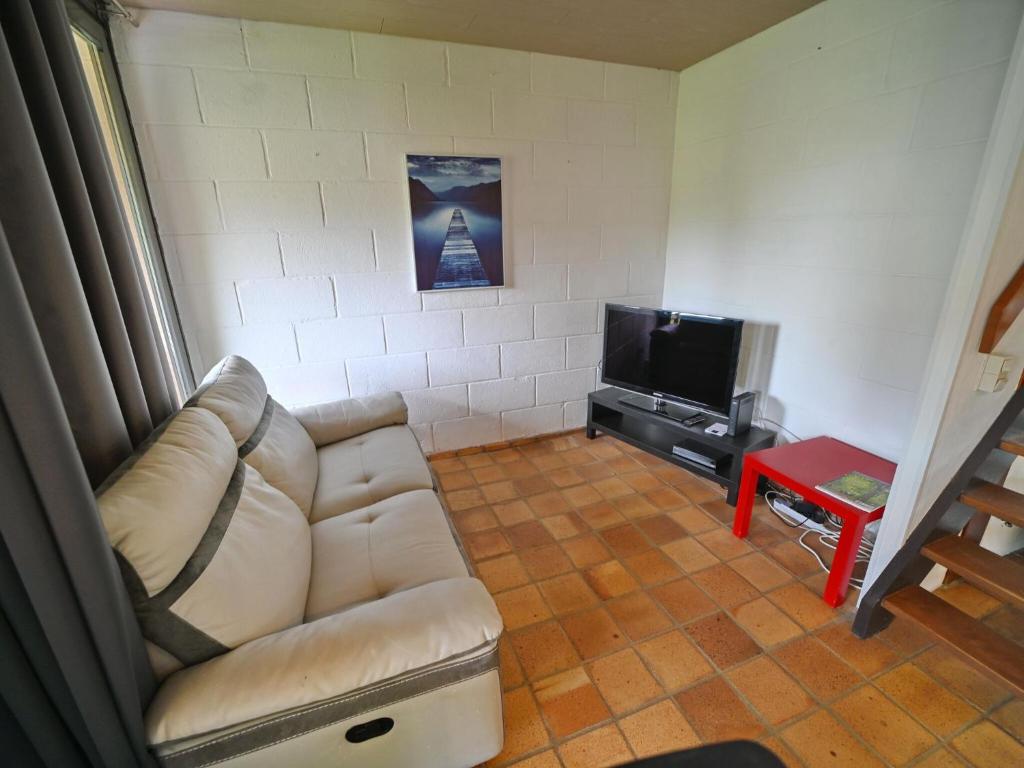 Semi-detached bungalow for 6 people next to the Lac de Vallée de Rabais photo 4