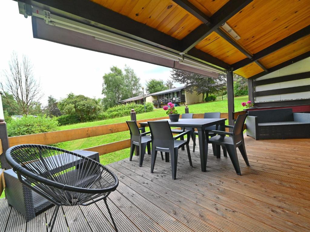 Semi-detached bungalow for 6 people next to the Lac de Vallée de Rabais photo 2