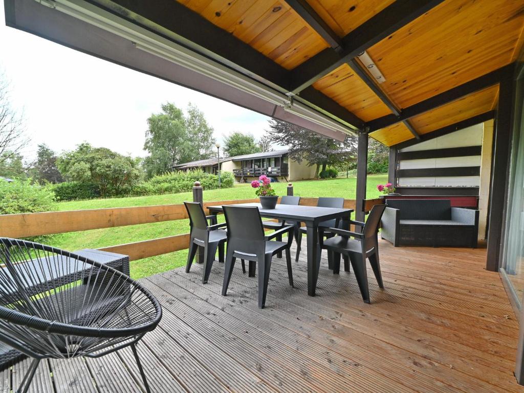Semi-detached bungalow for 6 people next to the Lac de Vallée de Rabais