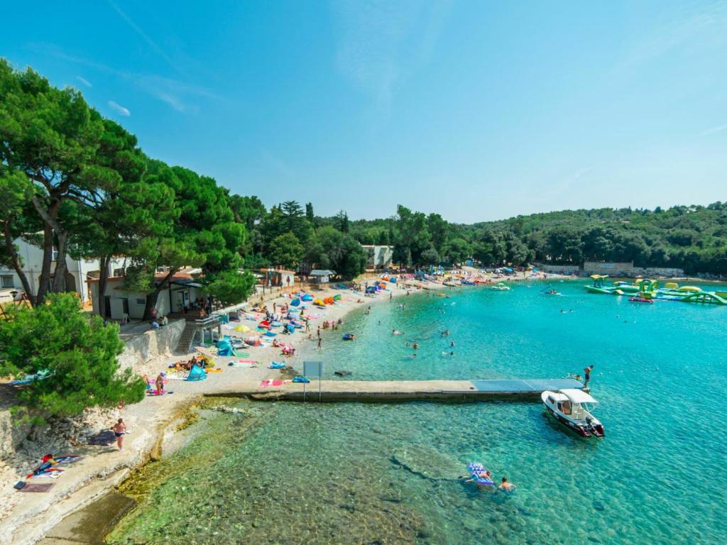 Nice chalet with 2 bathrooms and a dishwasher 15km from Pula photo 1