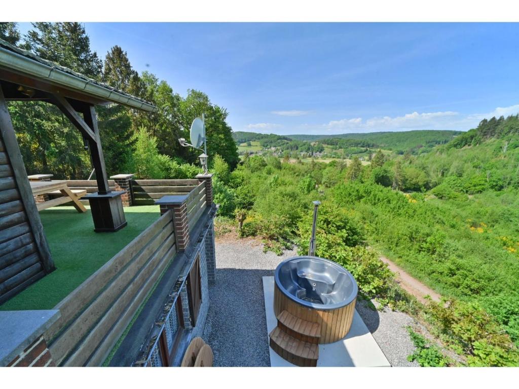 Chalet in the heart of the Ardennes with a beautiful view and hot tub photo 3