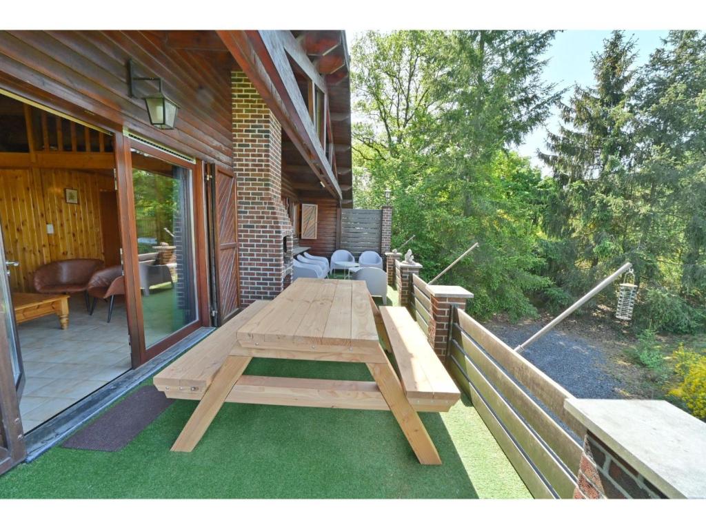 Chalet in the heart of the Ardennes with a beautiful view and hot tub photo 4