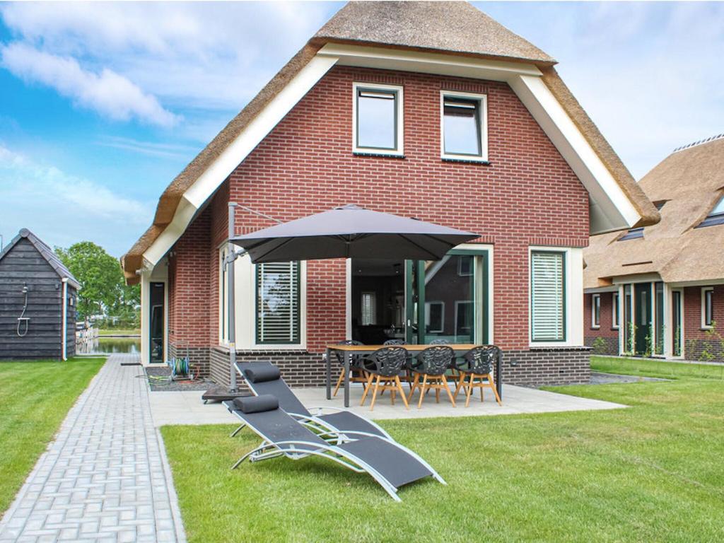 Atmospheric villa with nice garden, in a holiday park at the water in Friesland photo 1