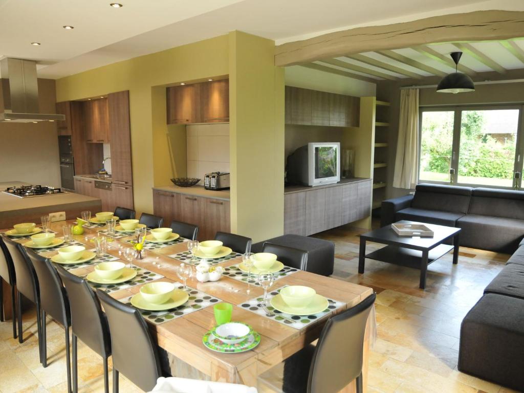 Comfortable Holiday Home in Marche-en-Famenne with Terrace photo 2
