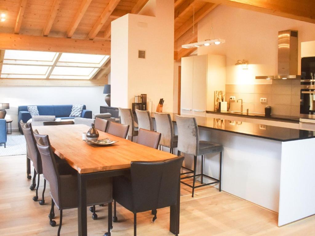 Penthouse with wine climate cabinet, ski lift 1 5 km away photo 3