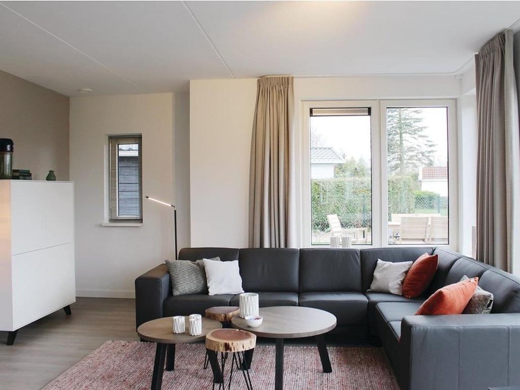 Beautiful villa with enclosed garden, in a holiday park in Friesland photo 2