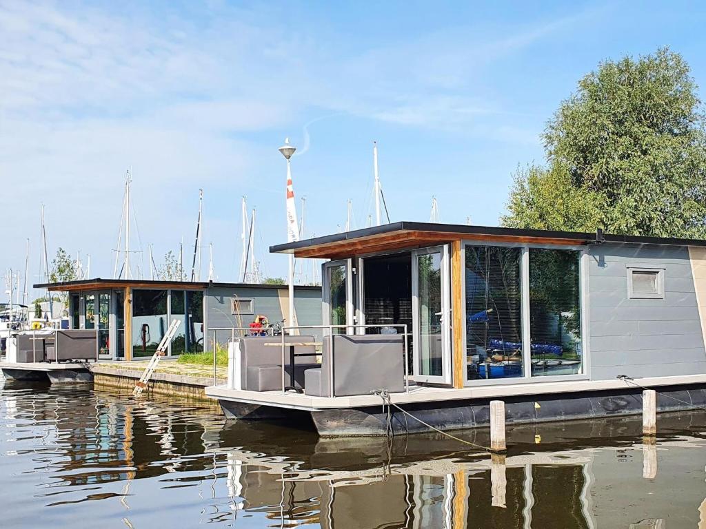 Nice harbor lodge located in the marina, center of Heeg within walking distance
