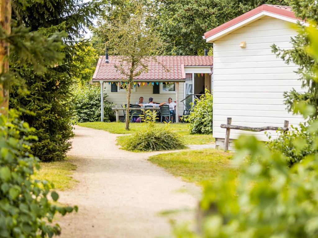 Cozy chalet in holiday park swimming pool and on the Leukermeer photo 4