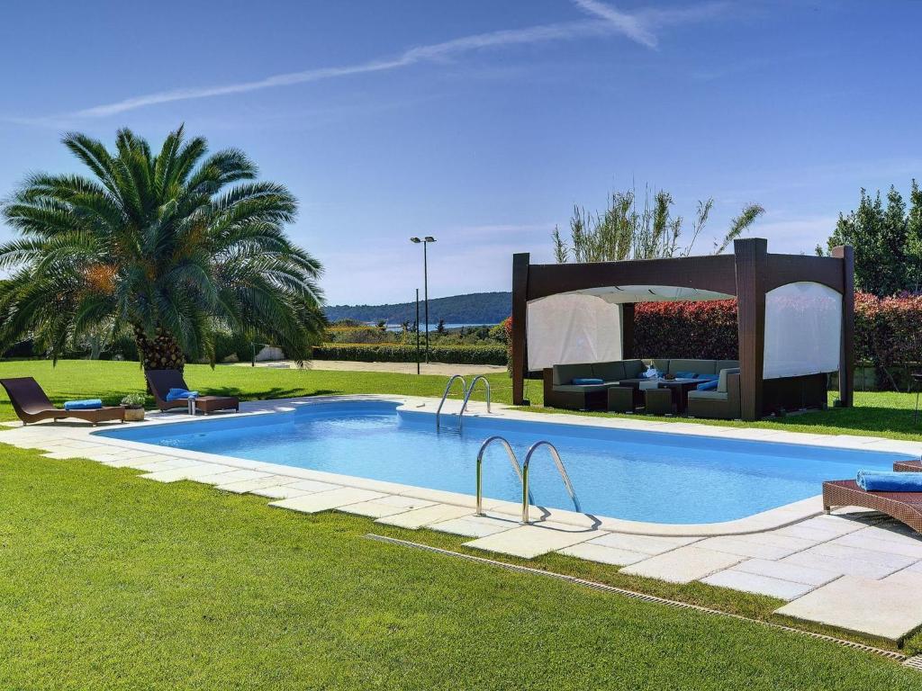 Luxurious Villa in Pomer with Pool and Jacuzzi photo 2