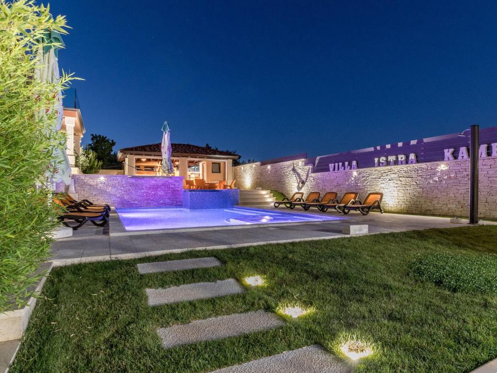 Spacious Villa with Pool and Bubble bath in Pula photo 1