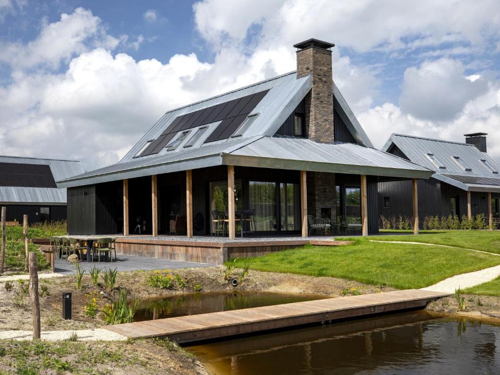 Beautiful villa with spacious garden, on a holiday park in Friesland photo 2