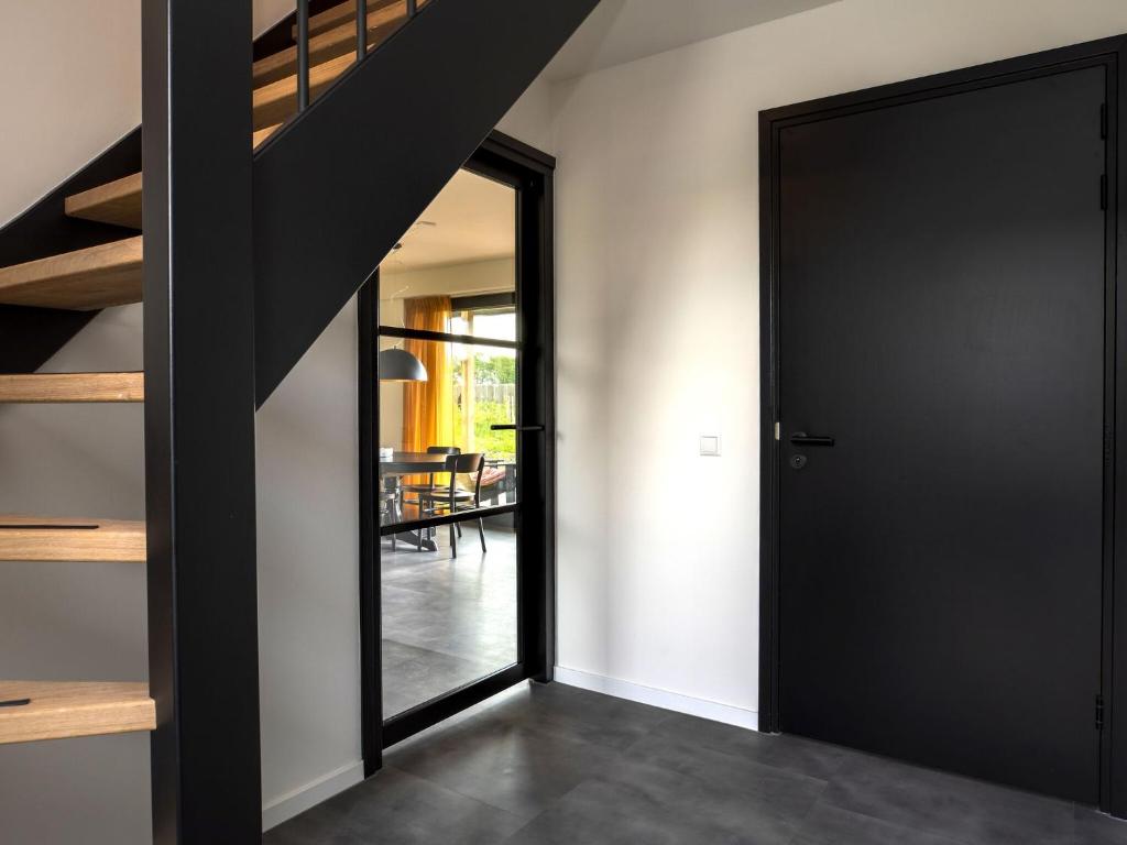 Modern villa with spacious garden, on a holiday park in Friesland photo 4