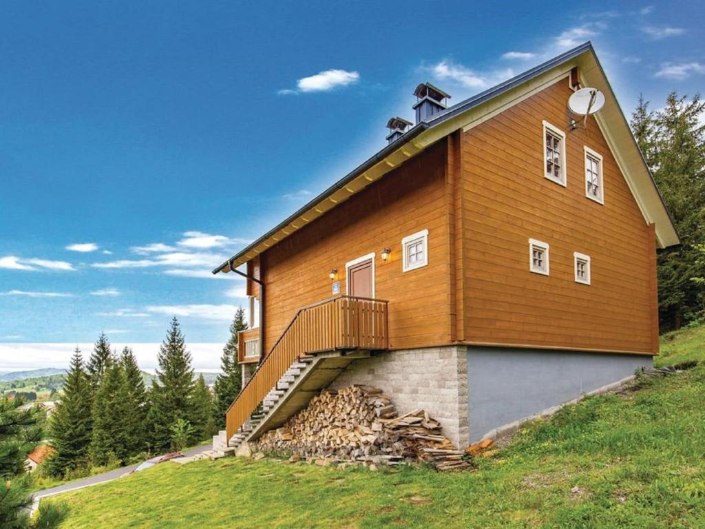Lovely holiday home in Ravna Gora with fireplace photo 3