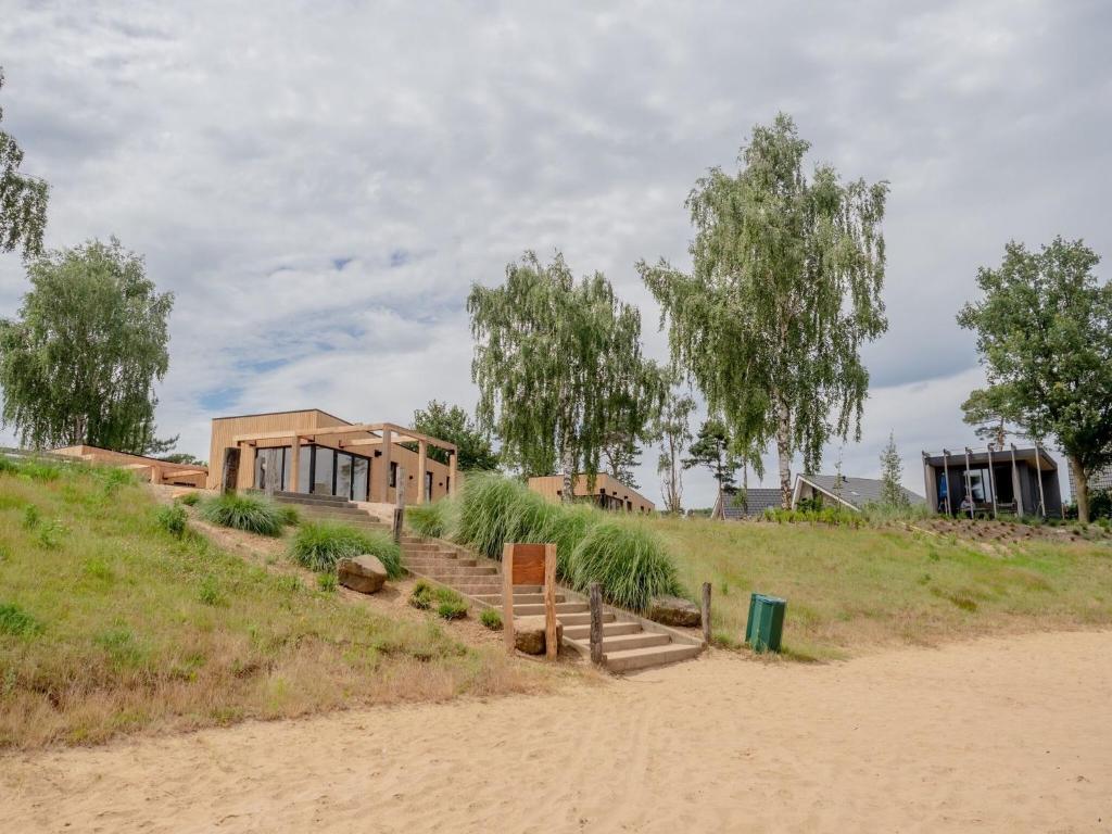 Beautiful chalet with air conditioning in a holiday park on the Leukermeer photo 3
