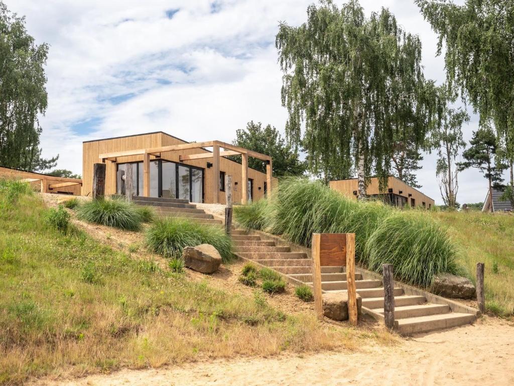 Beautiful chalet with air conditioning in a holiday park on the Leukermeer photo 1