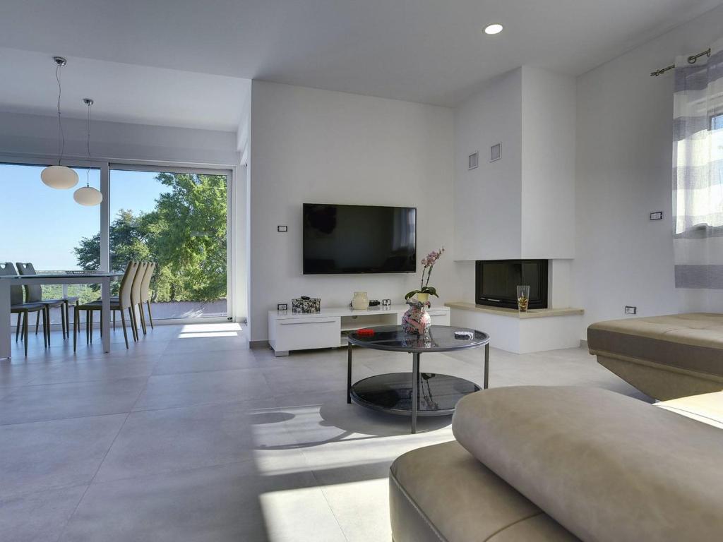 Modern Villa in Peroj with Pool and Parasol photo 3
