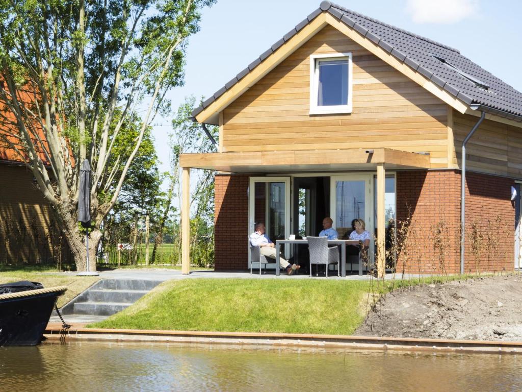 Stylish, modern holiday home with a terrace by the water photo 2