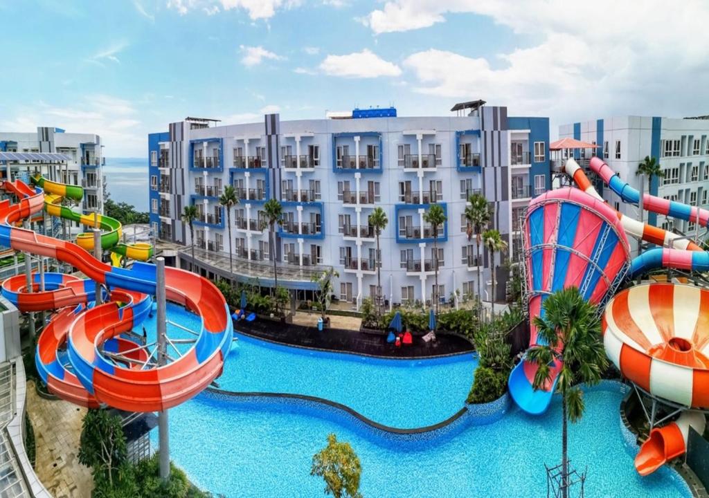 Astara Hotel Balikpapan Room Type - Superior Double or Twin Room with Pool View Free : Entrance tickets to AQUABOOM Waterpark (2 pax), P Astara Hotel Balikpapan Room Type - Superior Double or Twin Room with Pool View Free : Entrance tickets to AQUABOOM Waterpark (2 pax), P