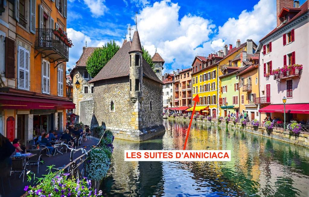 LES SUITES D'ANNICIACA - Hyper centre avec vue sur le chateau photo 1