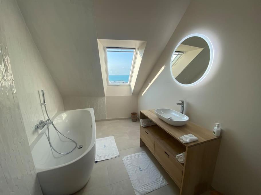 Granville / Maison entièrement rénovée à 100 m des plages