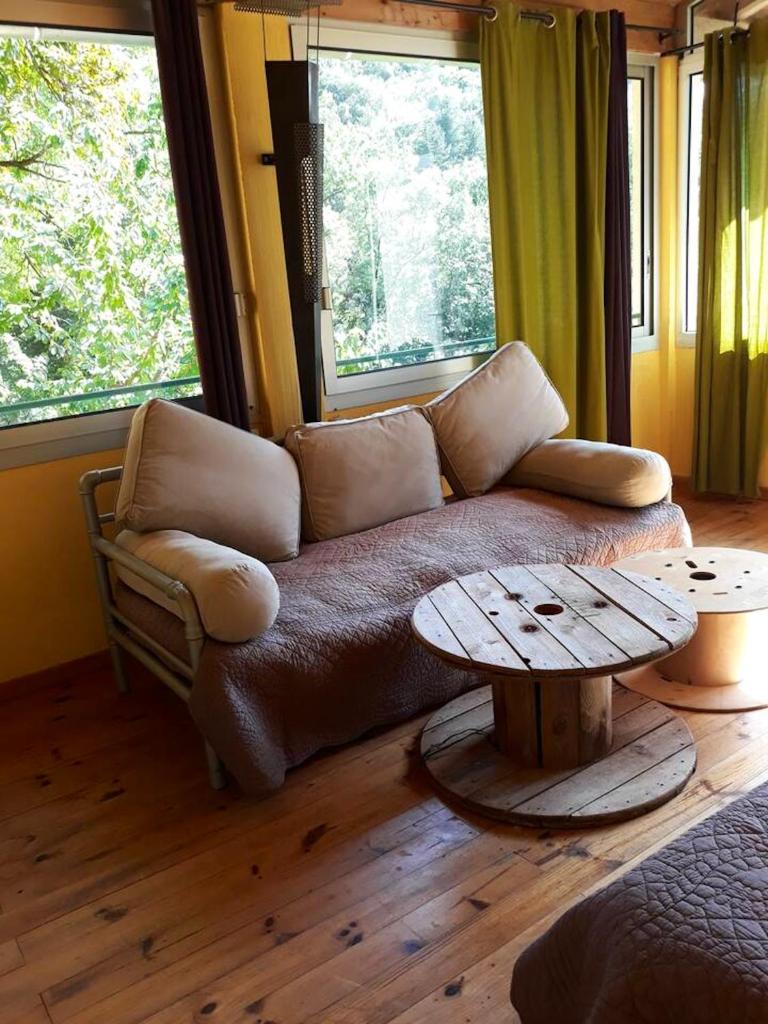Appartement de 3 chambres avec jardin clos et wifi a Gornies