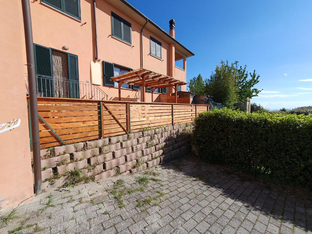 Appartamento indipendente con giardino privato photo 4
