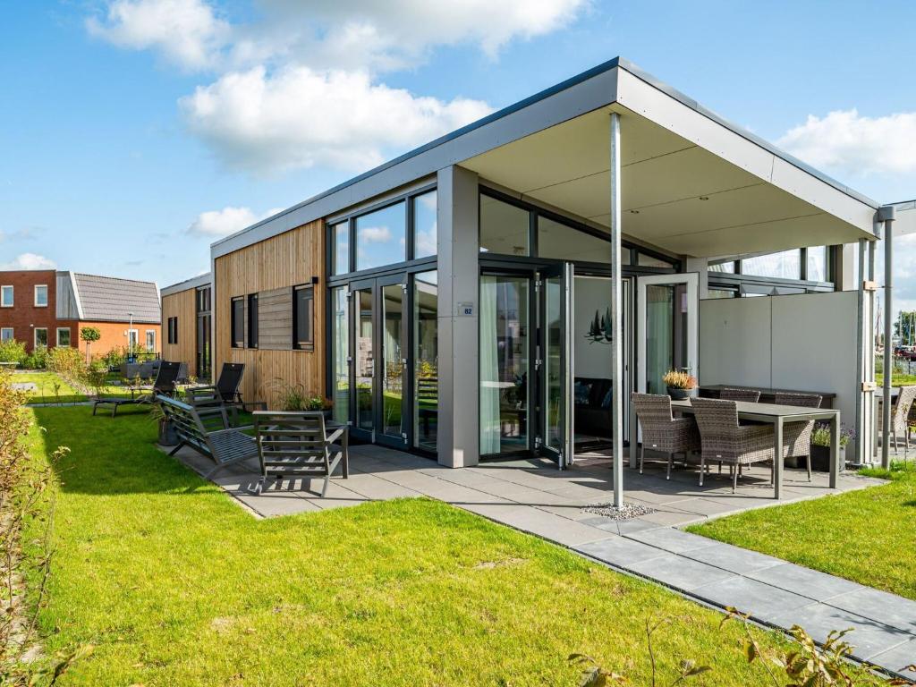 Modern chalet with dishwasher, in Friesland photo 1