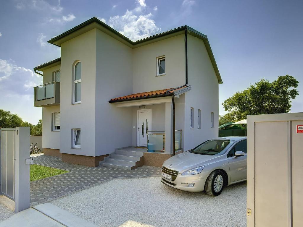 Modern Holiday Home with Pool in Vodnjan photo 3