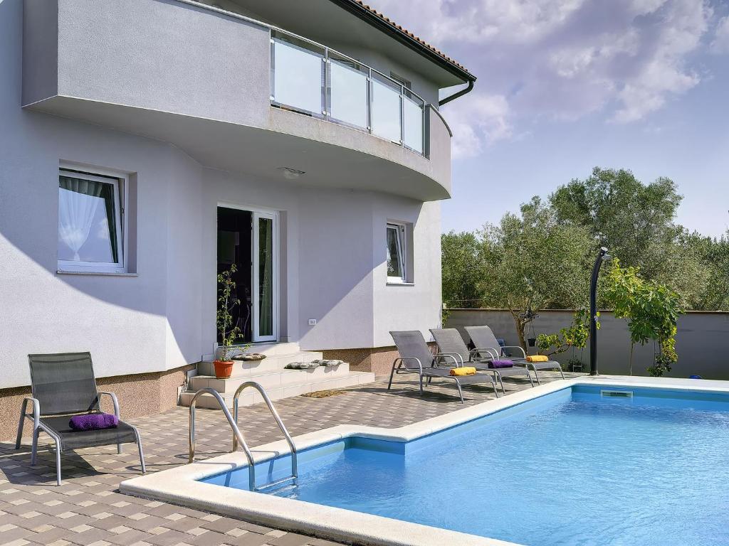 Modern Holiday Home with Pool in Vodnjan photo 4