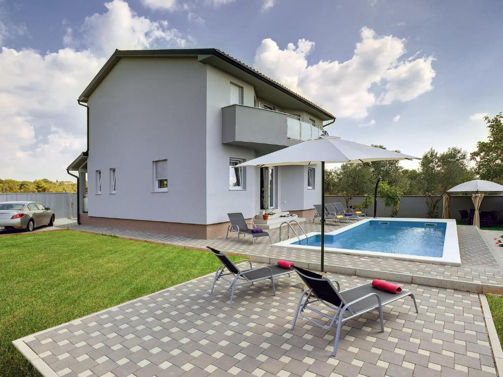 Modern Holiday Home with Pool in Vodnjan photo 1