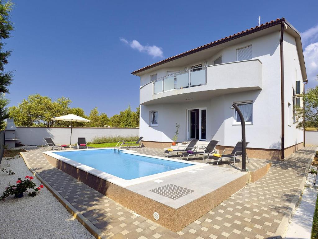 Modern Holiday Home with Pool in Vodnjan photo 2