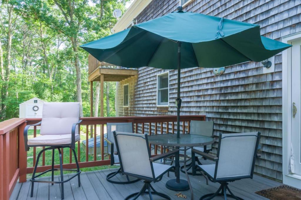 132 Hooppole Road Mashpee Indra Cottage photo 1