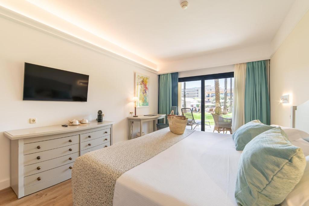 CM Mallorca Palace - Only Adults photo 1