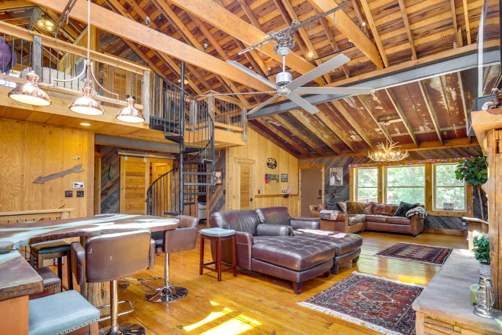 Serene Pacific Getaway Deck, Grill and Fire Pit! photo 4