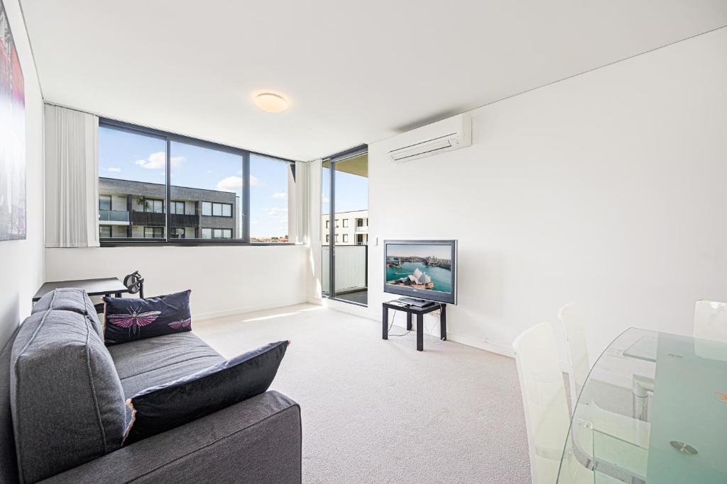 Campsie 2 Br Apt Shop&Parking photo 2