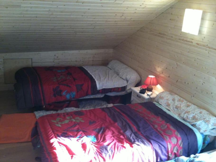 Des pierres rouges en extérieur, intérieur tout bois photo 3