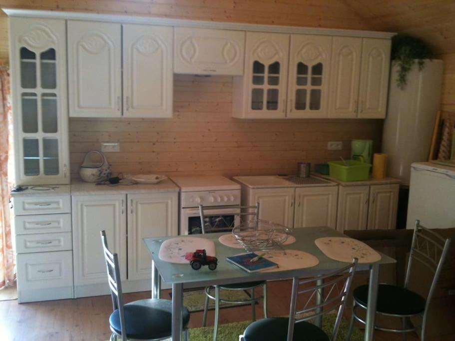 Des pierres rouges en extérieur, intérieur tout bois photo 4