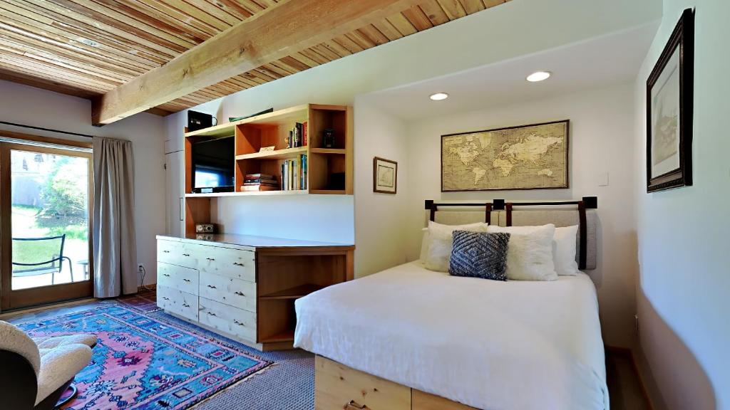 Timberline Condominiums Studio Deluxe Unit 116 photo 2